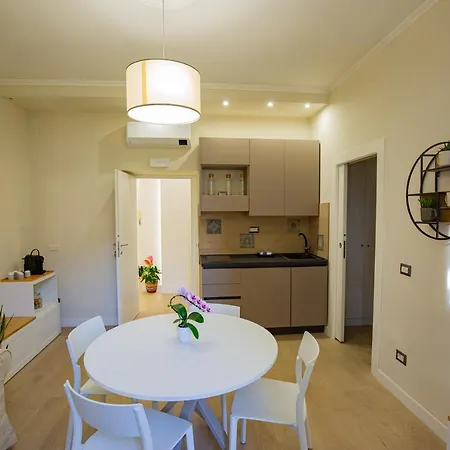 Colosseum Maison 招待所 4*